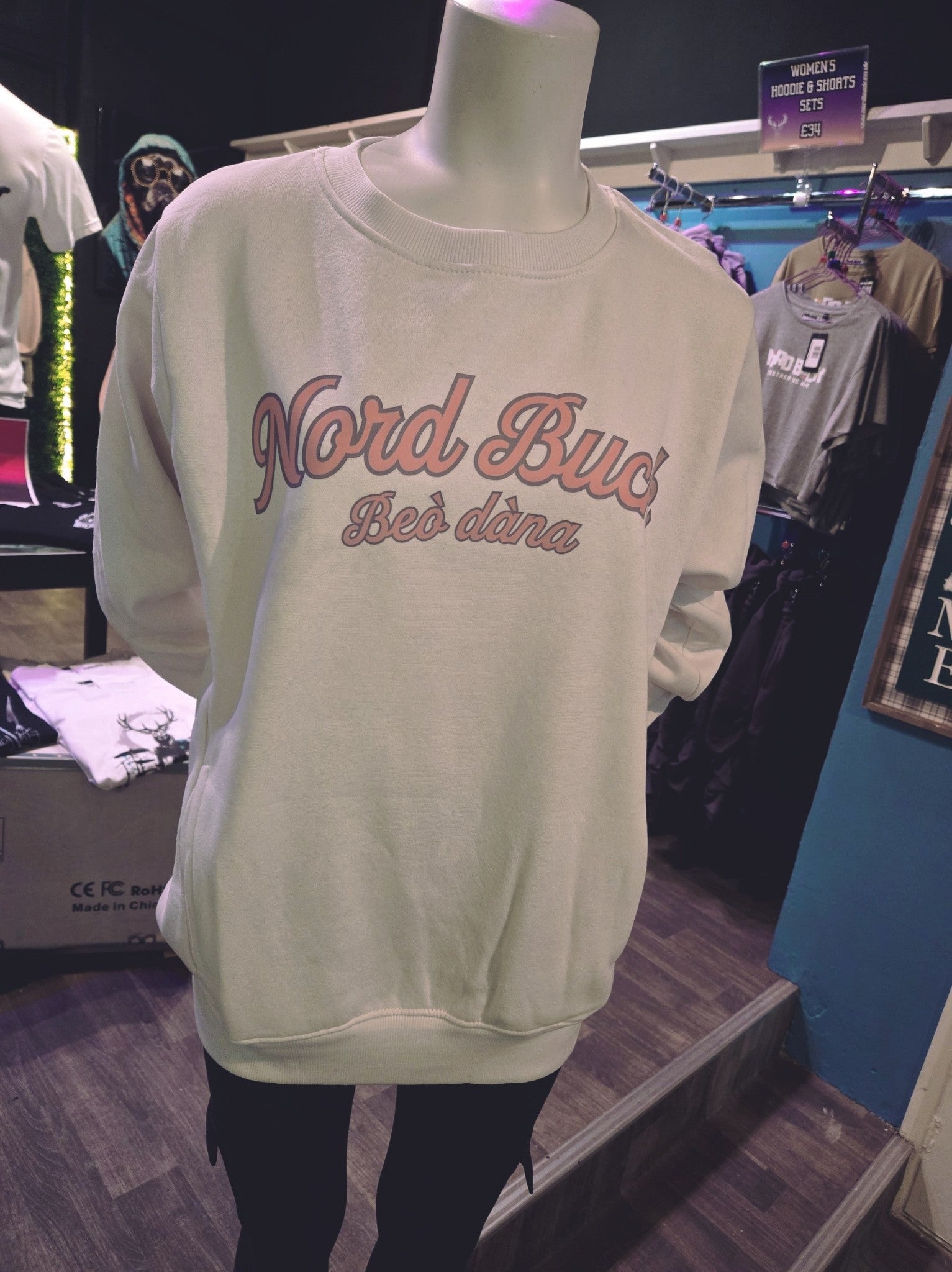 Casual Crewneck sweatshirt with pockets (White)