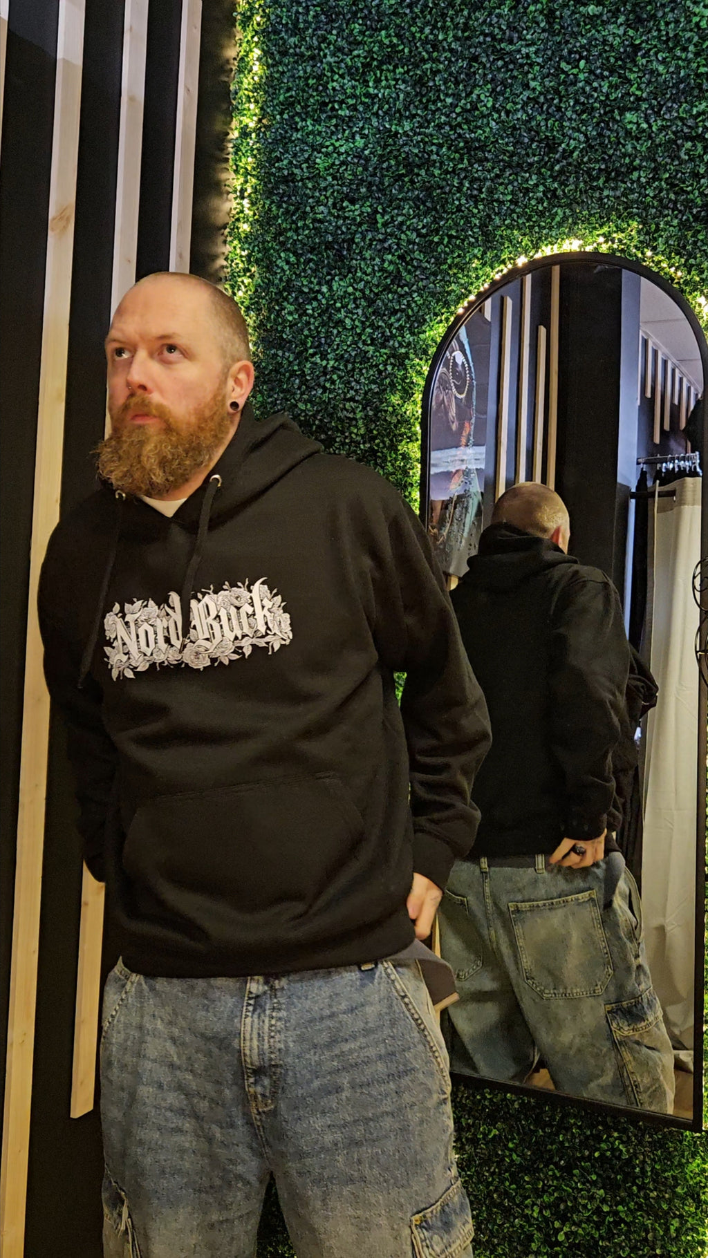 Rose Design - Pullover Hoodie - Black